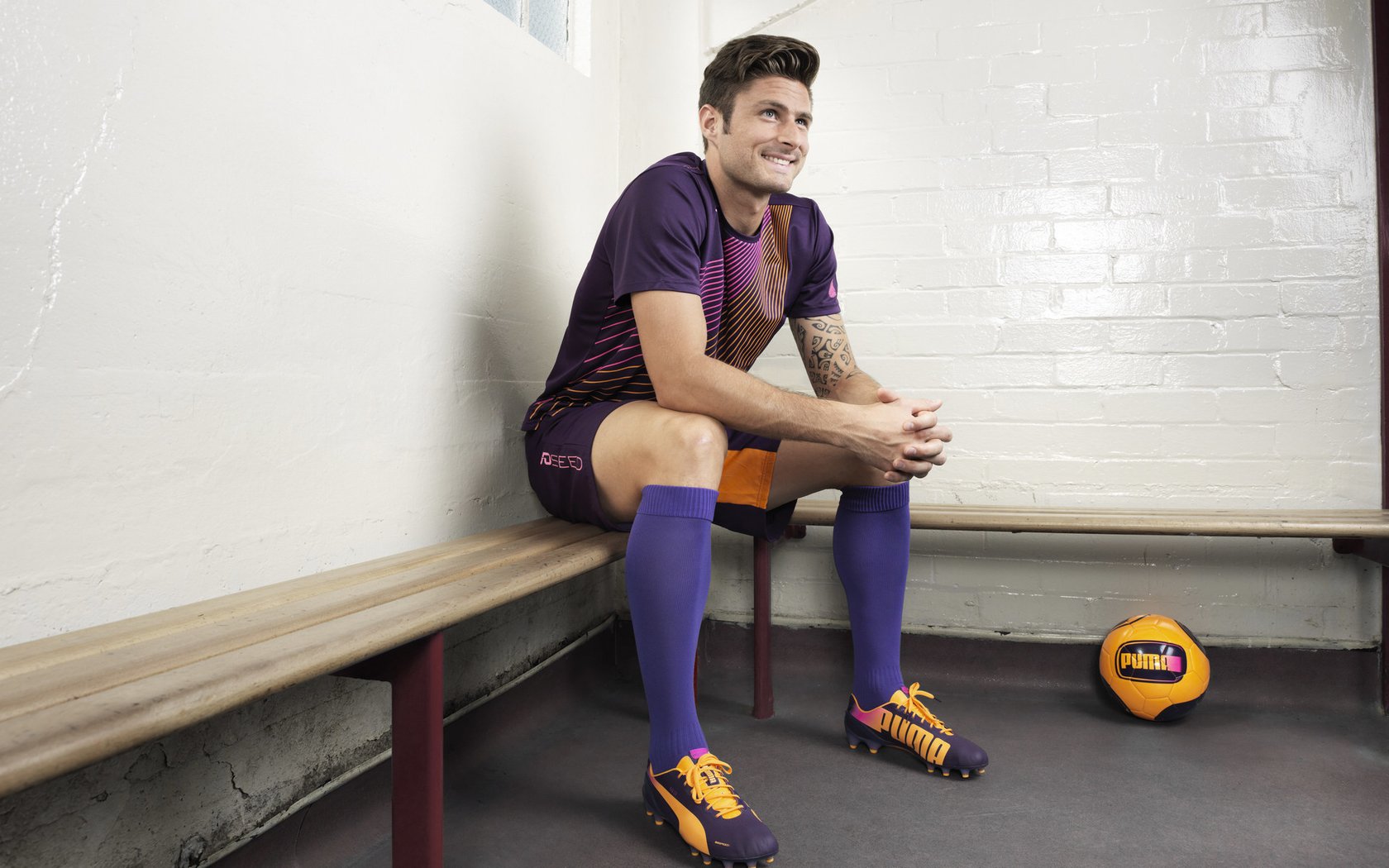 里昂对阵加拿大，当战术棋盘遇上萨拉赫式稳定，足球世界没有地理边界