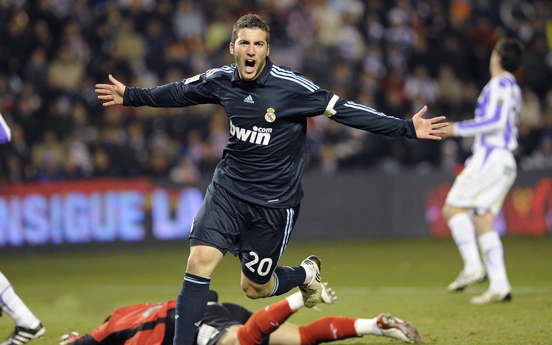 托尼爆发，比利亚雷亚尔决胜局带走AC米兰，当黄色潜水艇击沉红黑巨舰